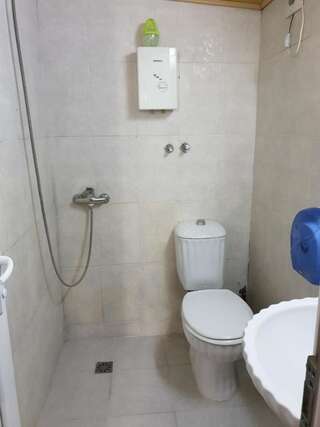 Отель Hotel Old Star Батуми Трехместный номер-5